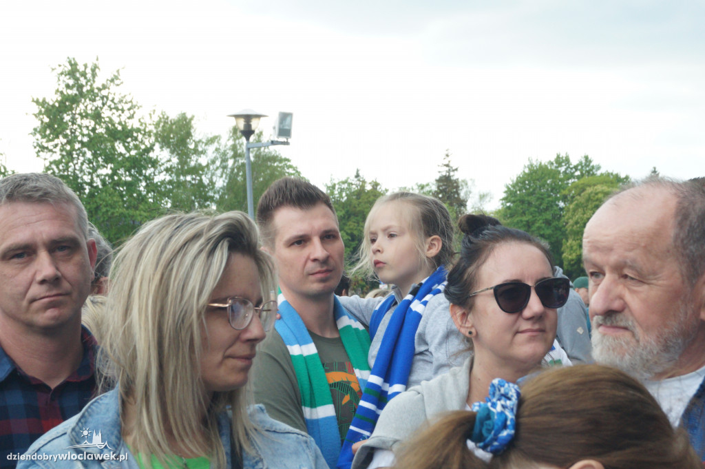 Kibice pożegnali Anwil przez meczem nr 3