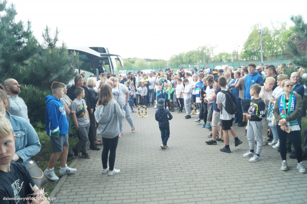Kibice pożegnali Anwil przez meczem nr 3