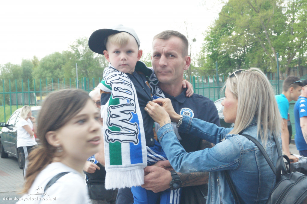 Kibice pożegnali Anwil przez meczem nr 3