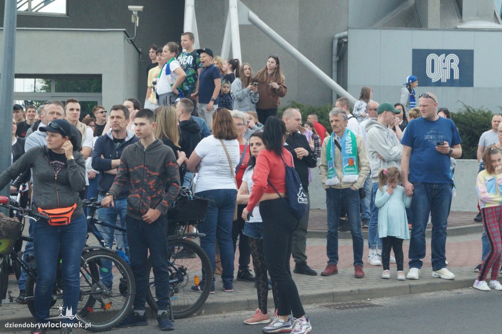 Kibice pożegnali Anwil przez meczem nr 3