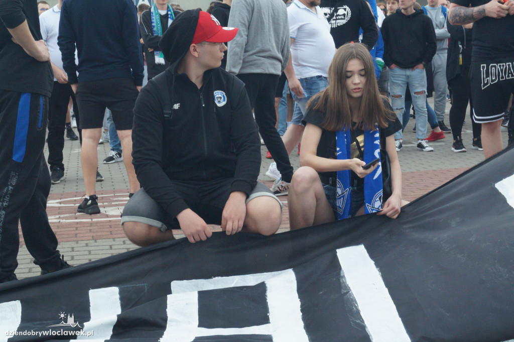 Kibice pożegnali Anwil przez meczem nr 3