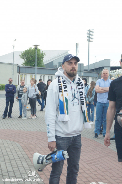 Kibice pożegnali Anwil przez meczem nr 3