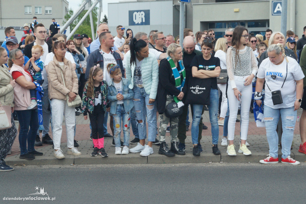 Kibice pożegnali Anwil przez meczem nr 3
