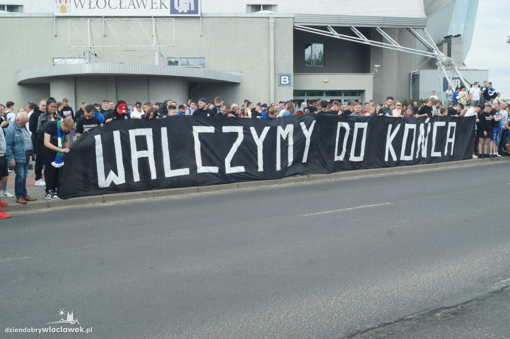 Kibice pożegnali Anwil przez meczem nr 3
