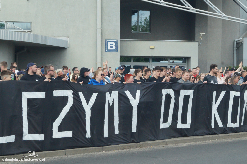 Kibice pożegnali Anwil przez meczem nr 3