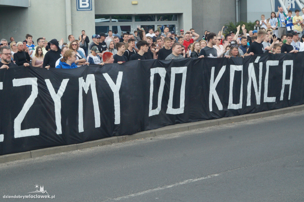 Kibice pożegnali Anwil przez meczem nr 3