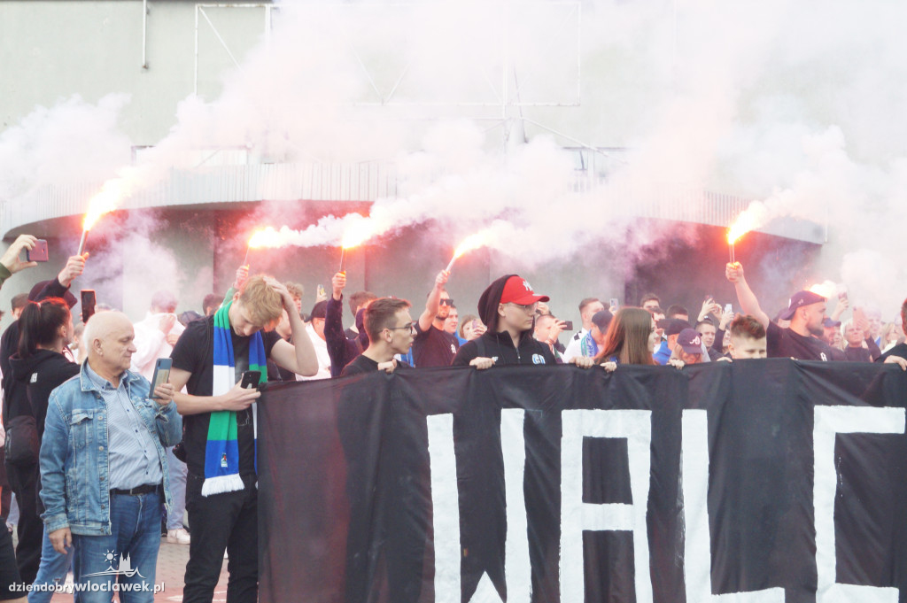 Kibice pożegnali Anwil przez meczem nr 3