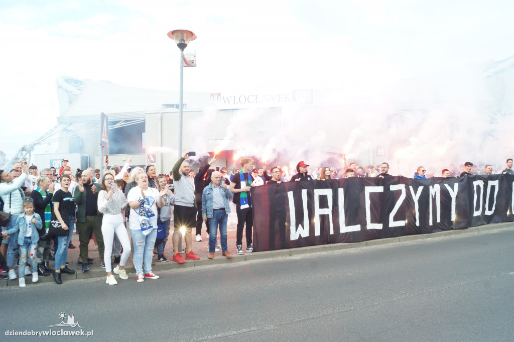 Kibice pożegnali Anwil przez meczem nr 3