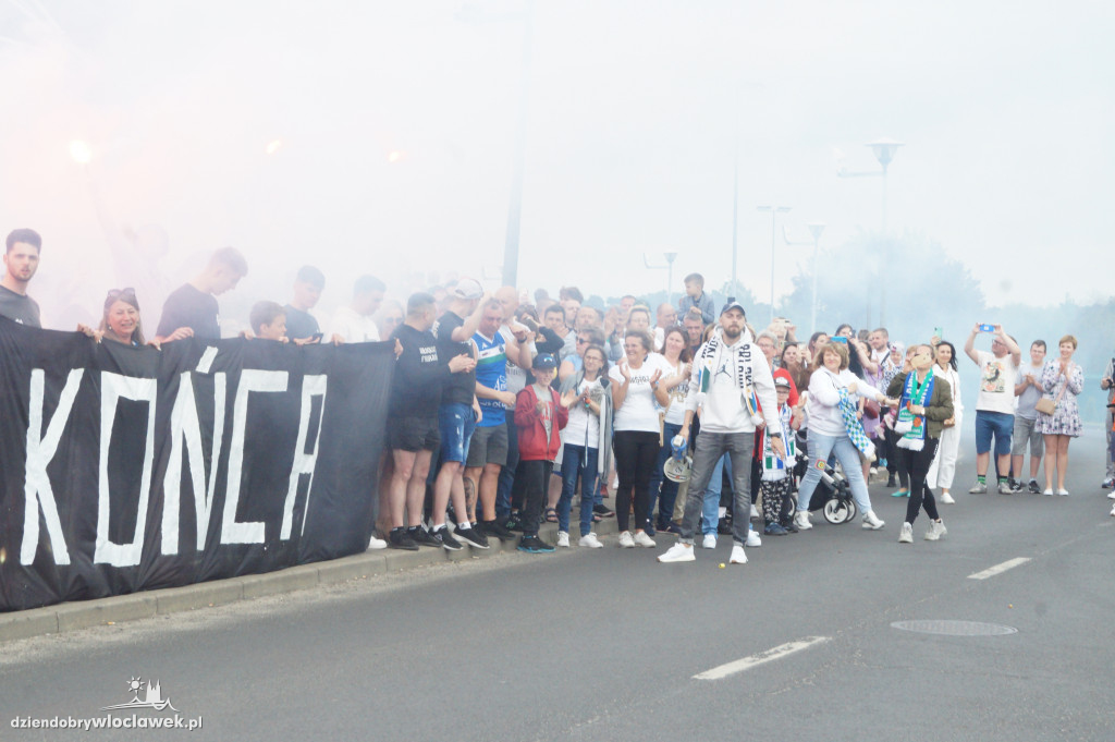 Kibice pożegnali Anwil przez meczem nr 3