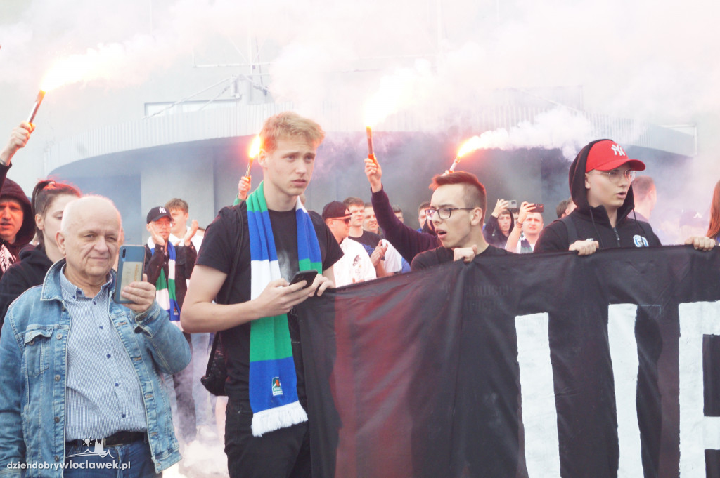Kibice pożegnali Anwil przez meczem nr 3