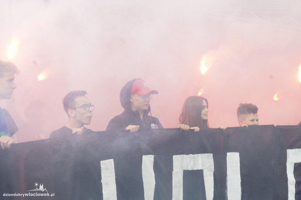 Kibice pożegnali Anwil przez meczem nr 3