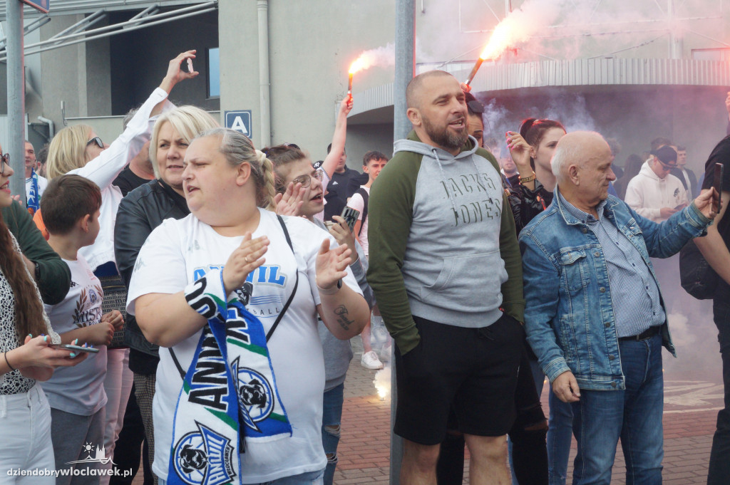 Kibice pożegnali Anwil przez meczem nr 3