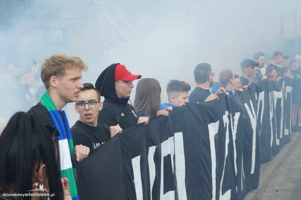 Kibice pożegnali Anwil przez meczem nr 3