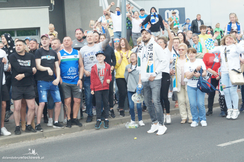 Kibice pożegnali Anwil przez meczem nr 3