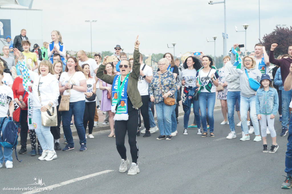Kibice pożegnali Anwil przez meczem nr 3