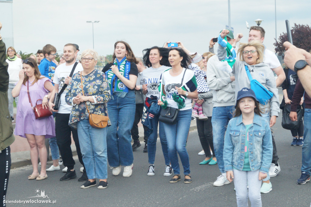 Kibice pożegnali Anwil przez meczem nr 3