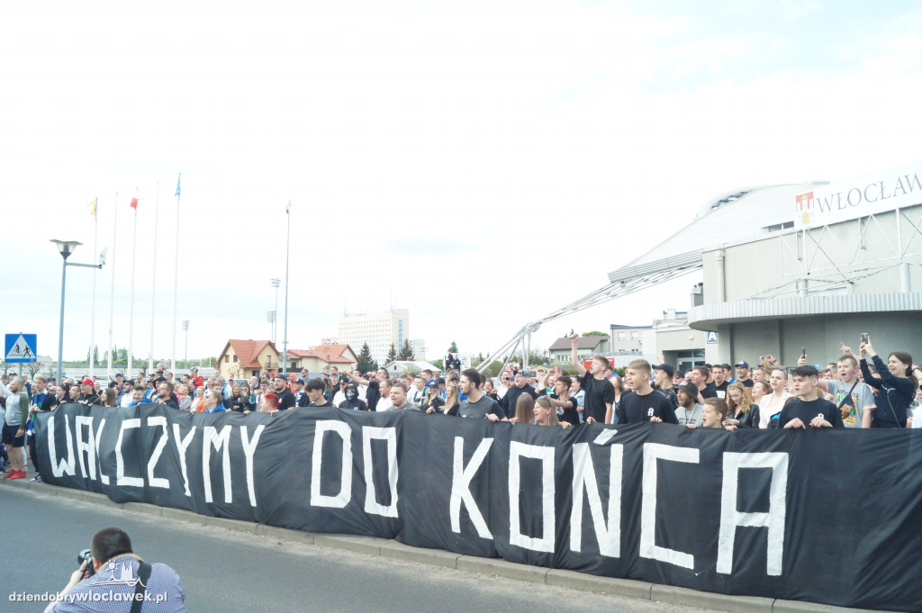 Kibice pożegnali Anwil przez meczem nr 3