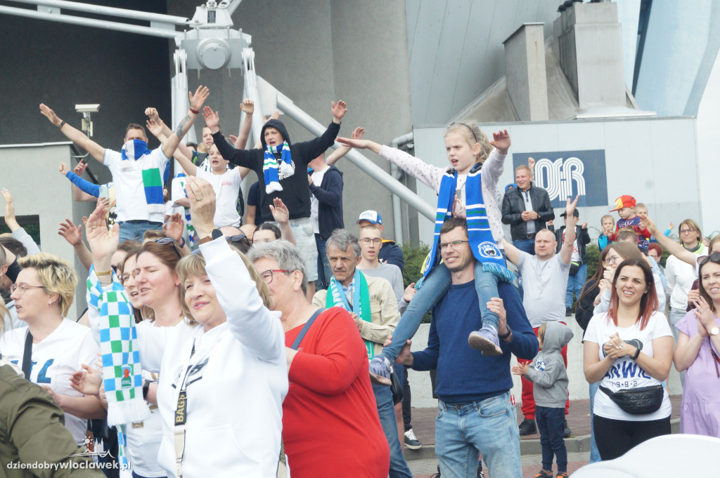 Kibice pożegnali Anwil przez meczem nr 3