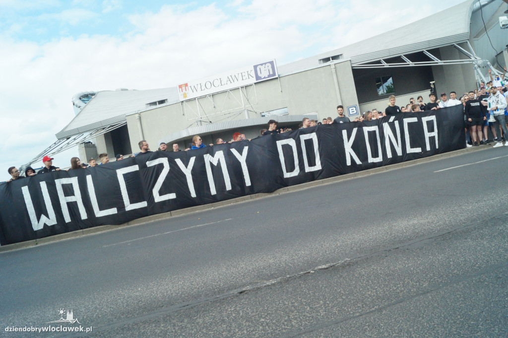 Kibice pożegnali Anwil przez meczem nr 3