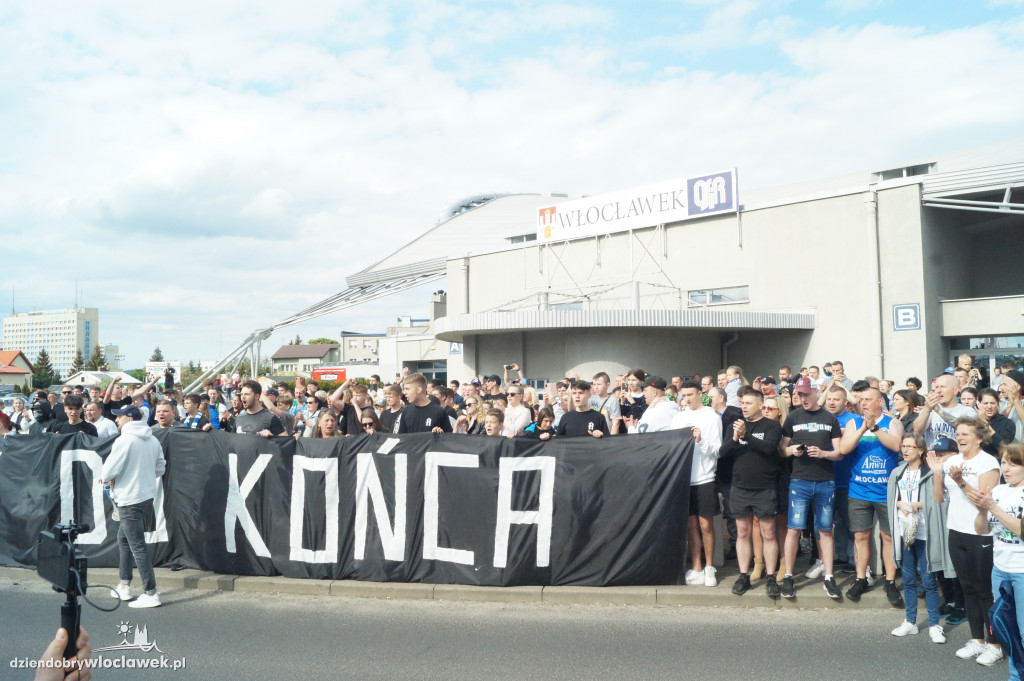 Kibice pożegnali Anwil przez meczem nr 3