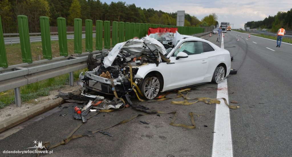 Audi wbilo się w ciężarówkę