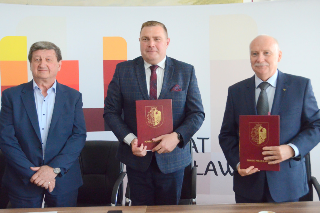 Podpisanie umowy na remont ul. Włocławskiej