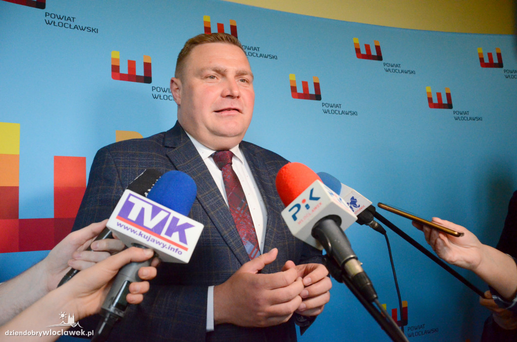Podpisanie umowy na remont ul. Włocławskiej
