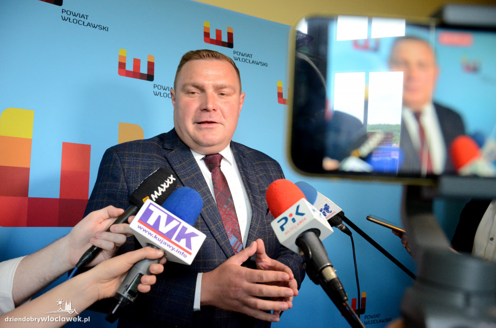 Podpisanie umowy na remont ul. Włocławskiej