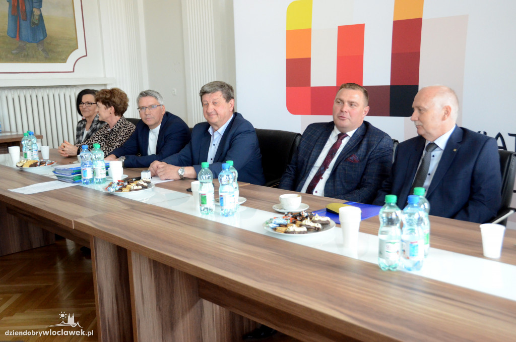 Podpisanie umowy na remont ul. Włocławskiej