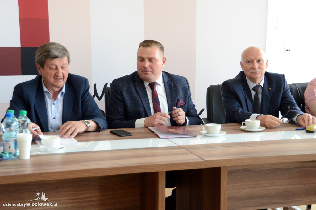 Podpisanie umowy na remont ul. Włocławskiej