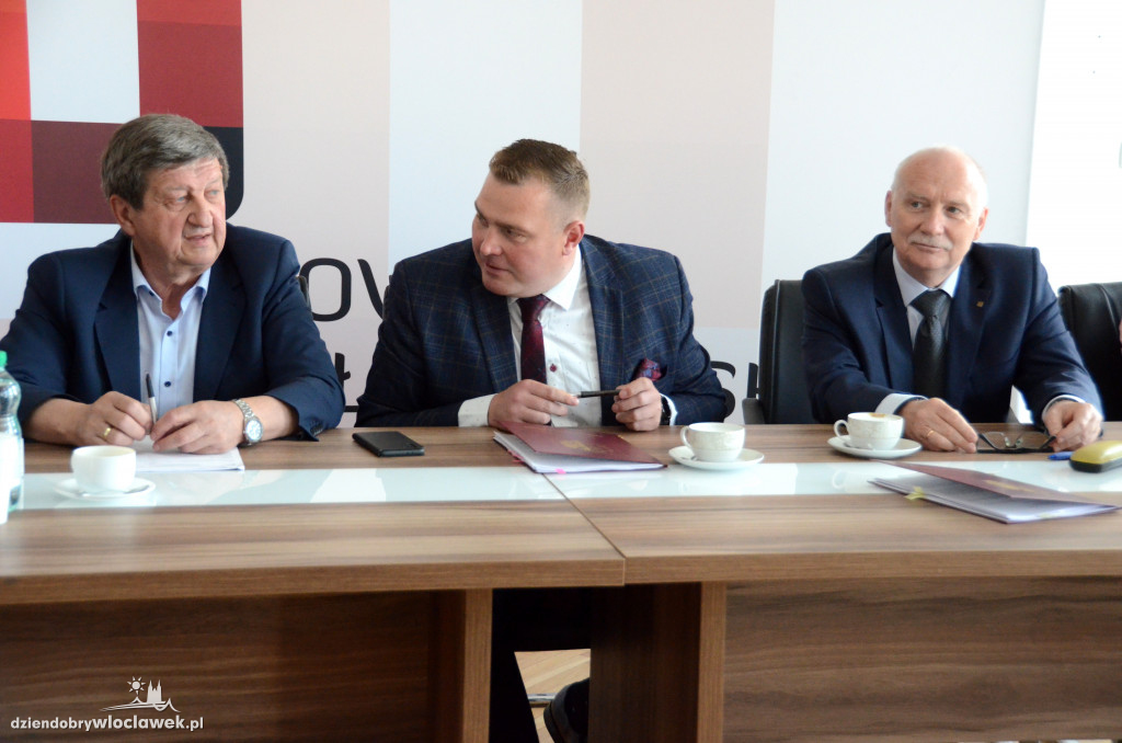 Podpisanie umowy na remont ul. Włocławskiej