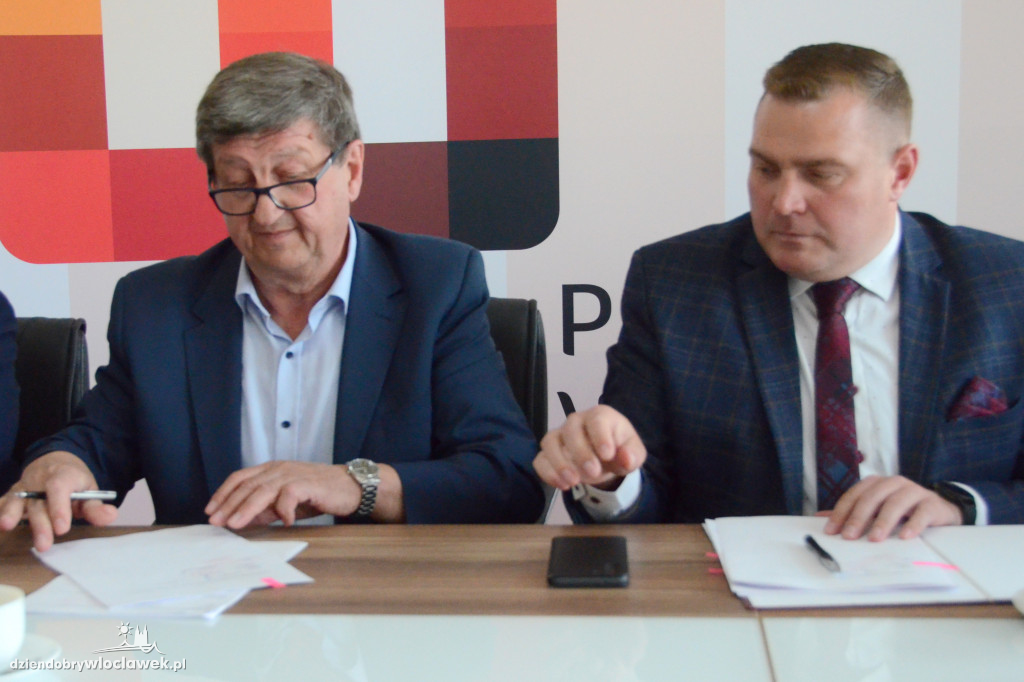 Podpisanie umowy na remont ul. Włocławskiej
