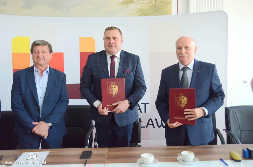 Podpisanie umowy na remont ul. Włocławskiej