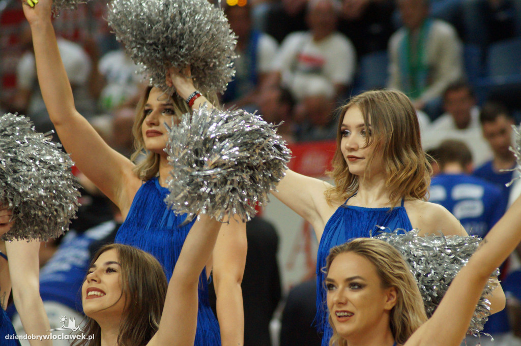 Cheerleaderki na meczu Anwil vs Czarni