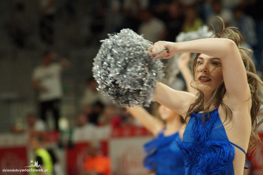 Cheerleaderki na meczu Anwil vs Czarni