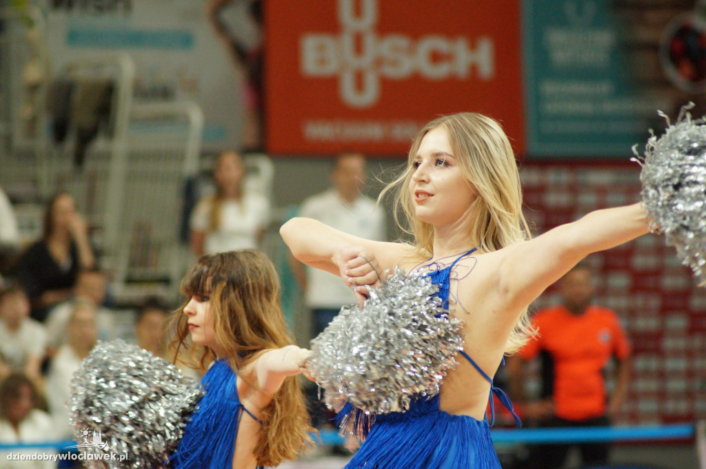 Cheerleaderki na meczu Anwil vs Czarni
