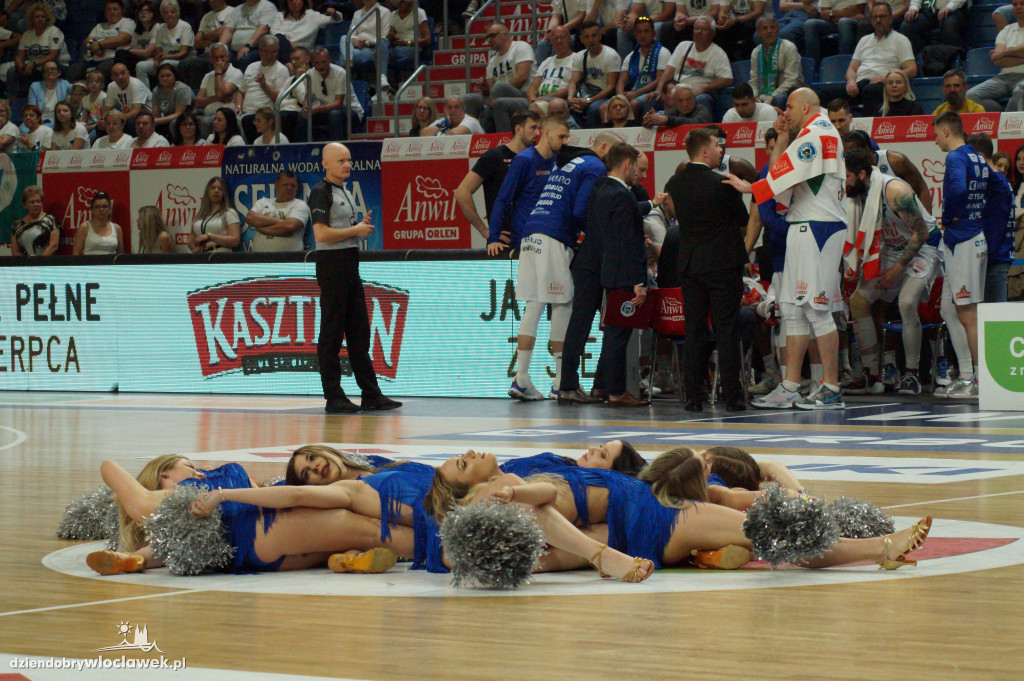 Cheerleaderki na meczu Anwil vs Czarni