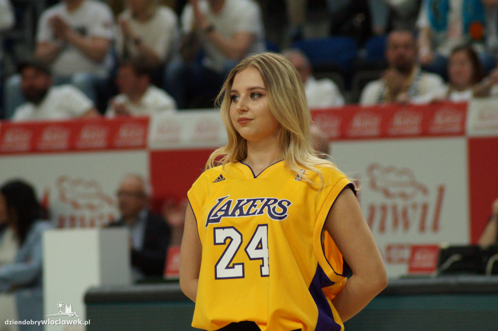 Cheerleaderki na meczu Anwil vs Czarni