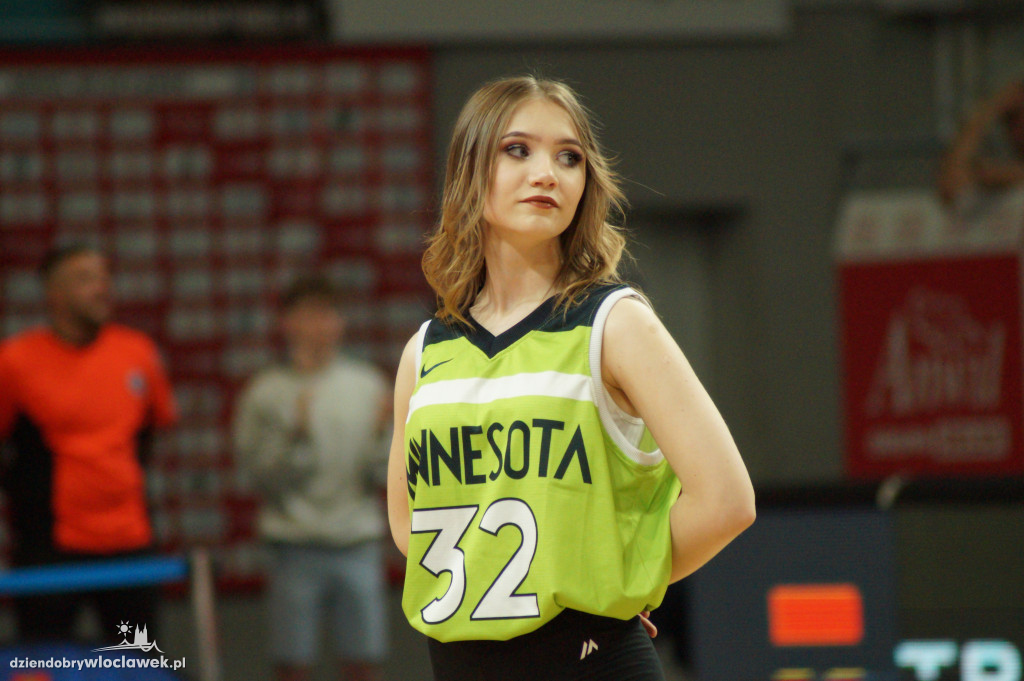 Cheerleaderki na meczu Anwil vs Czarni