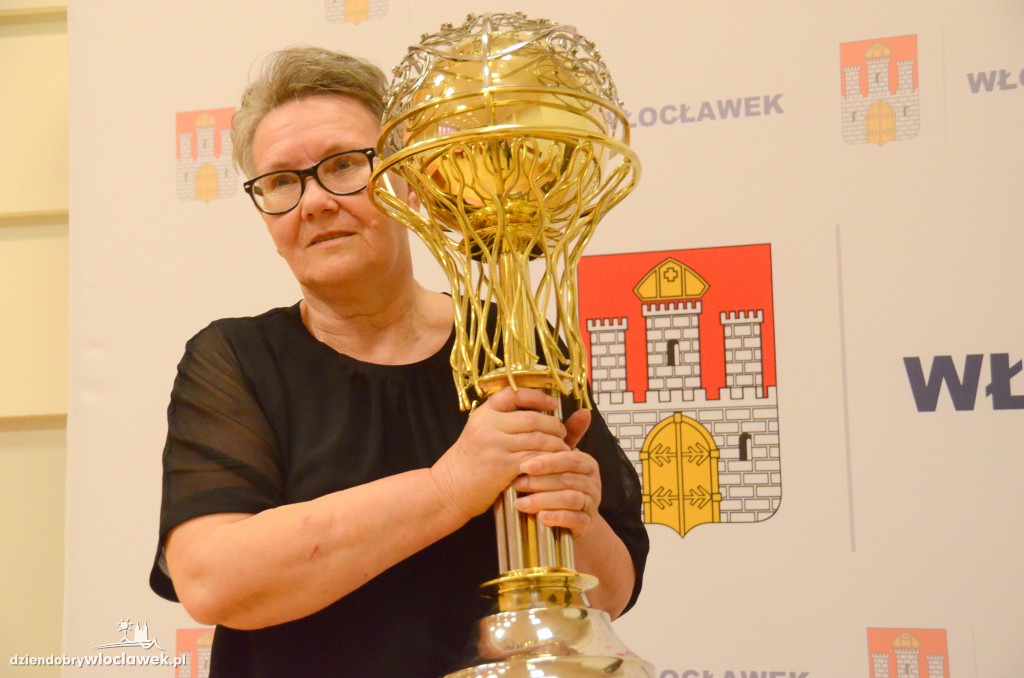 Kibice oglądają pucharu Anwilu w ratuszu