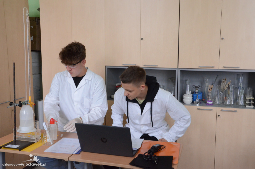 Otwarcie pracowni eksperymentów chemicznych w LMK