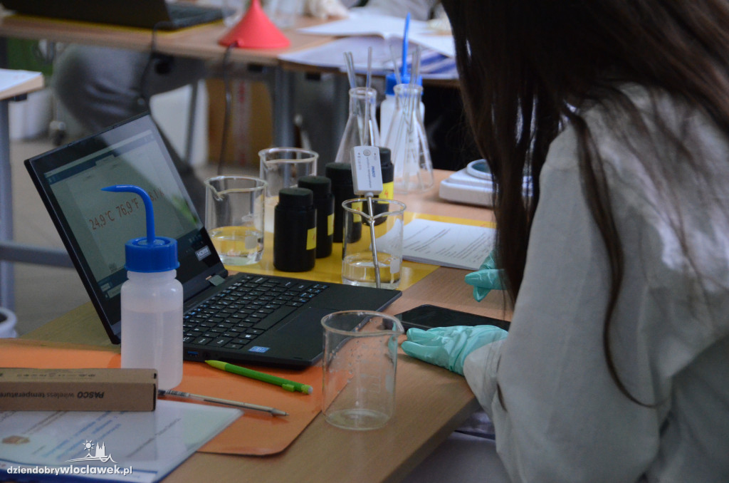 Otwarcie pracowni eksperymentów chemicznych w LMK