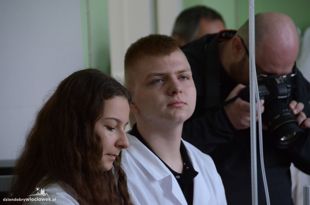 Otwarcie pracowni eksperymentów chemicznych w LMK