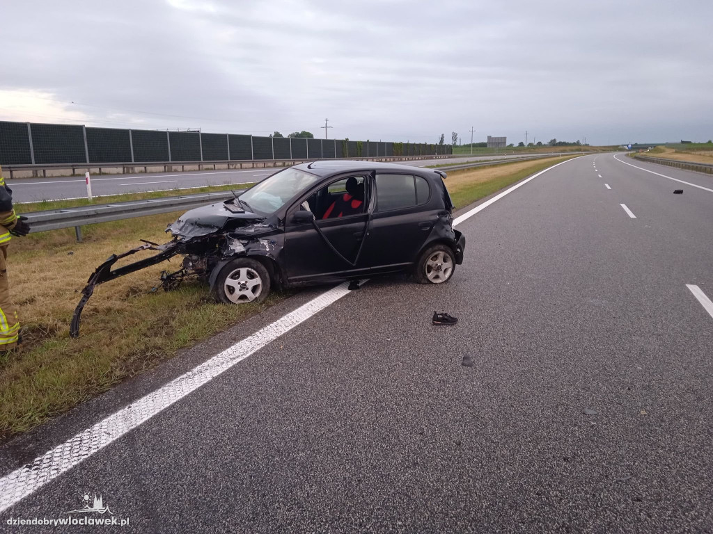 Z osobowej toyoty wypadł silnik!