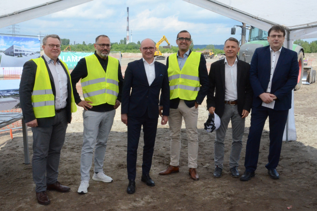 Prezydent i spółka chwycili za łopaty
