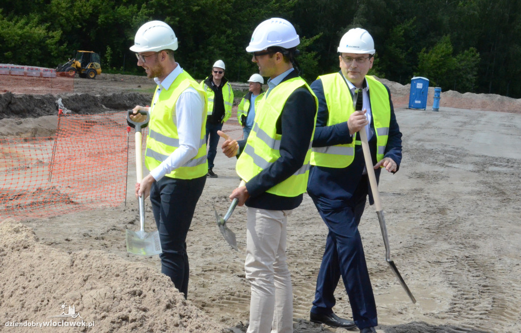 Prezydent i spółka chwycili za łopaty