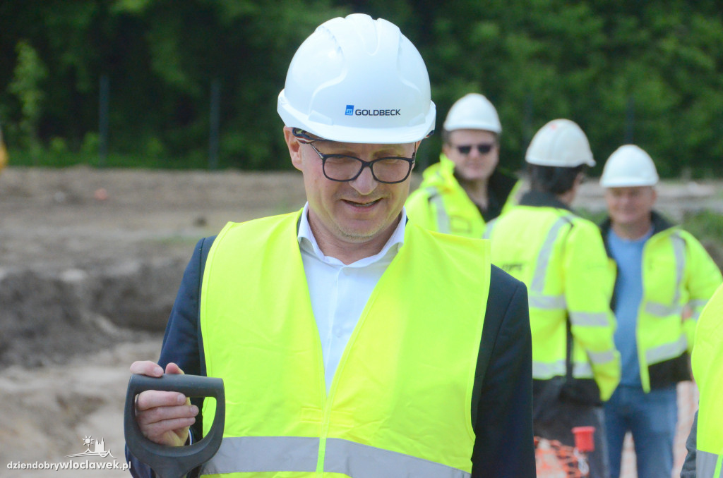 Prezydent i spółka chwycili za łopaty