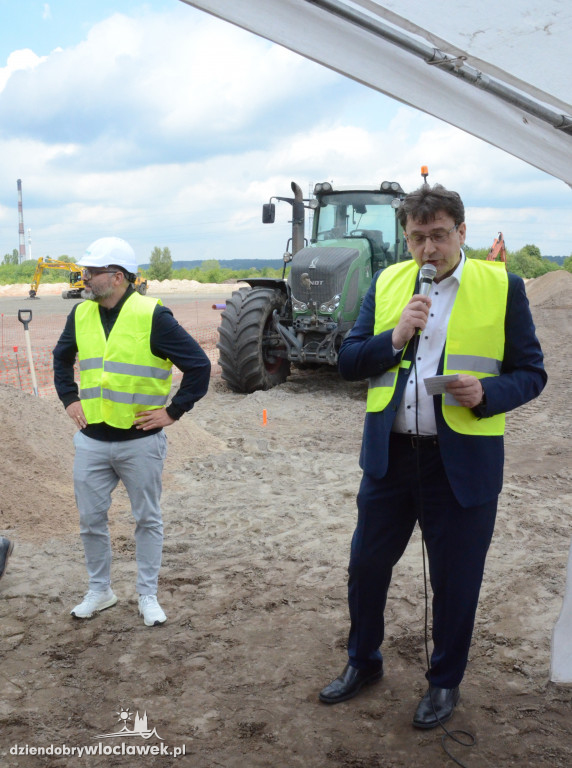 Prezydent i spółka chwycili za łopaty