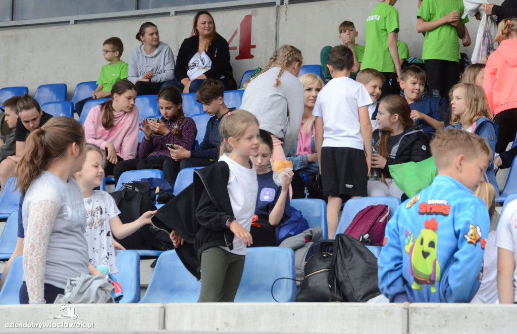 Sprawny Miś na stadionie OSiR