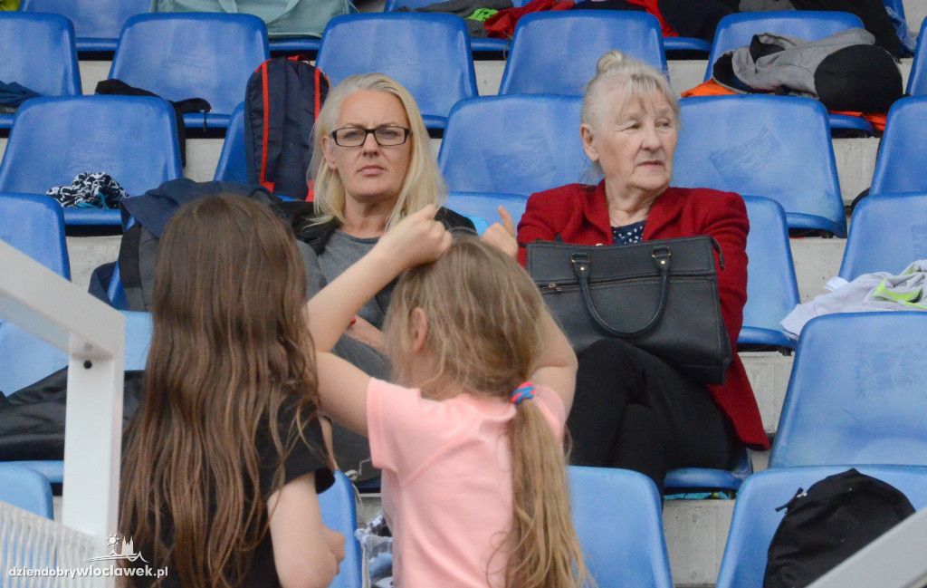 Sprawny Miś na stadionie OSiR